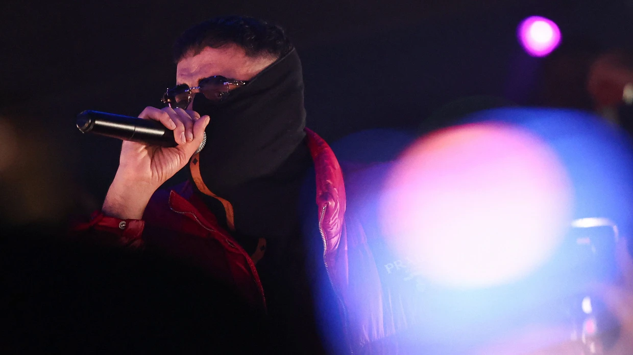 Tritt nur mit Maske auf: Rapper Haftbefehl