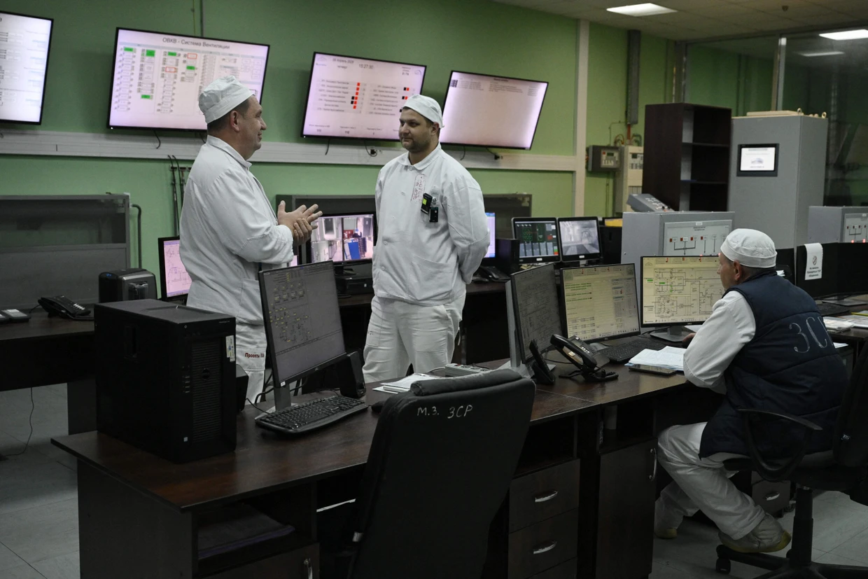 April 2026:  Im Kontrollraum des „New Safe Confinement“ (NSC), einer Metallkuppel, die den Sarkophag umhüllt.