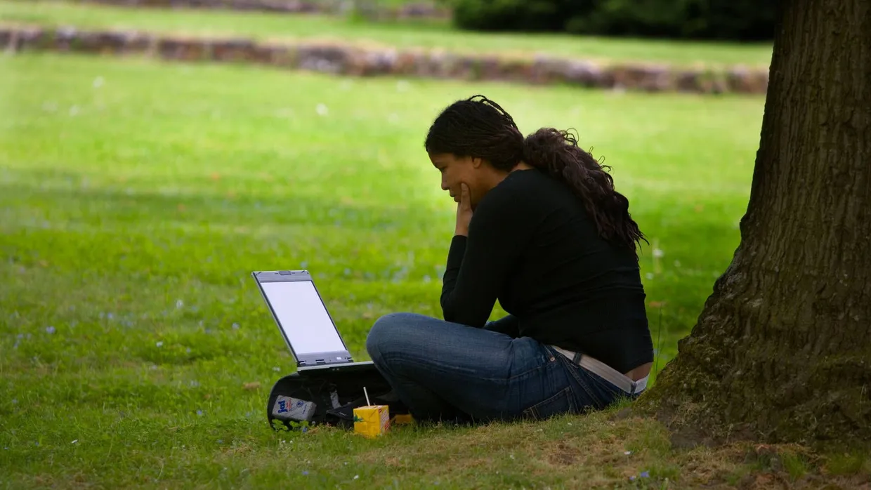 Ohne Laptop ist der digitale Humanist kaum zu denken: Studentin an der Frankfurter Universität
