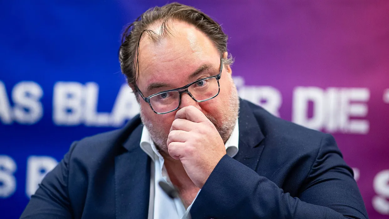 Michail Ponomarew: Anteile zurückgegeben.