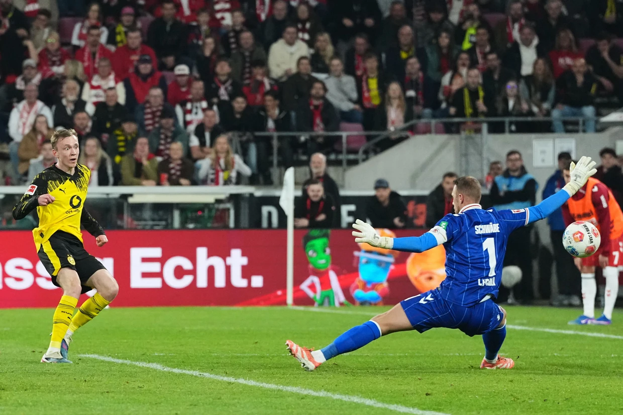 Nimmt Maß: Maximilian Beier trifft gegen den 1. FC Köln.