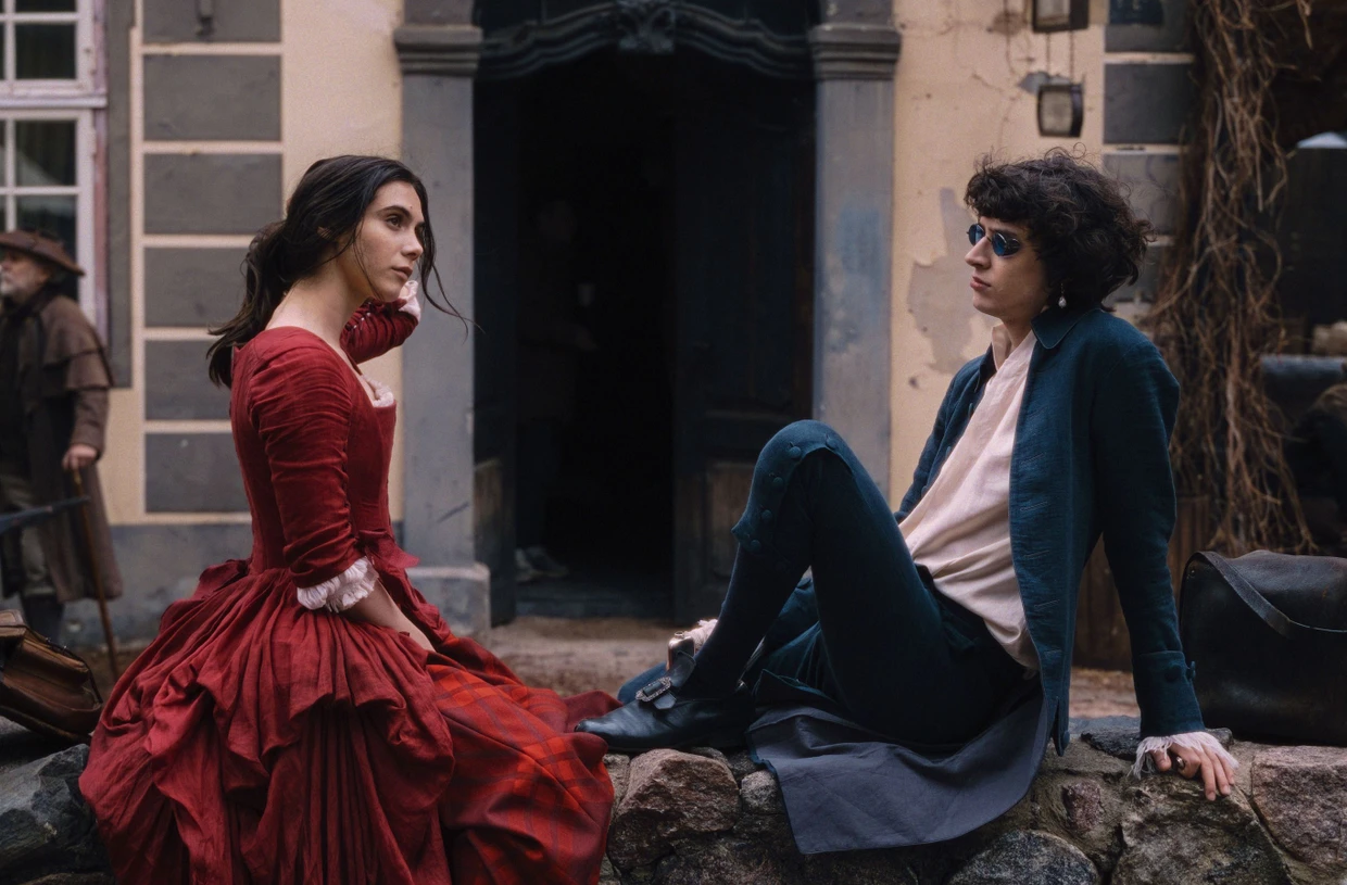  Havana Joy und Eren M. Güvercin als die Geschwister Mozart.