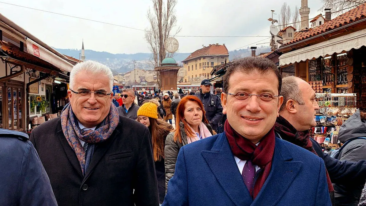Zu Gast bei Freunden? Ekrem Imamoglu (rechts) in Sarajevo