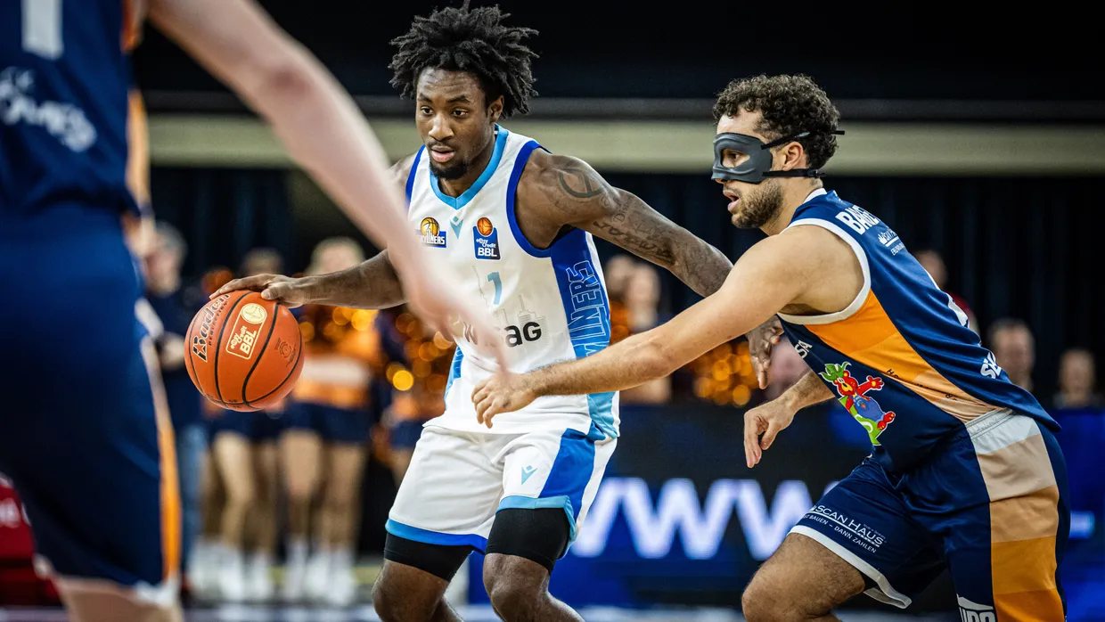 Seine starke Leistung reicht diesmal nicht: Swope und die Skyliners verlieren in Rostock.