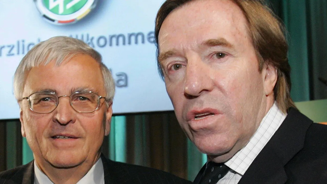 Günter Netzer (rechts) wehrt sich gegen die Behauptungen von Theo Zwanziger.