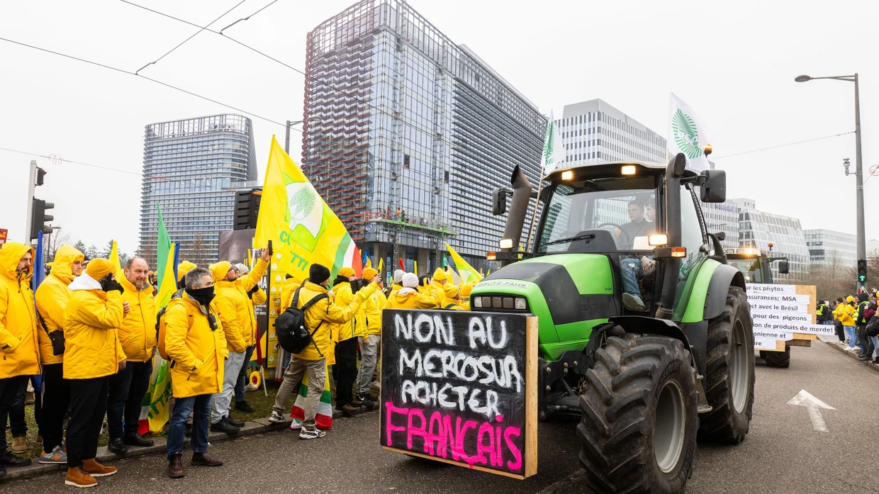 Das Abkommen treibt immer noch auf die Straße: In Straßburg protestieren am Dienstag französische Landwirte gegen den Mercosur-Handelspakt