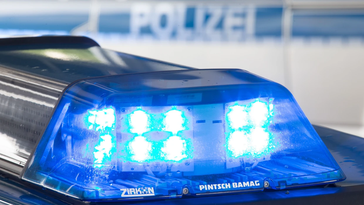 Tod an der Unfallstelle: Eine Frau stirbt, weil ihr Mann plötzlich beschleunigt (Symbolbild).