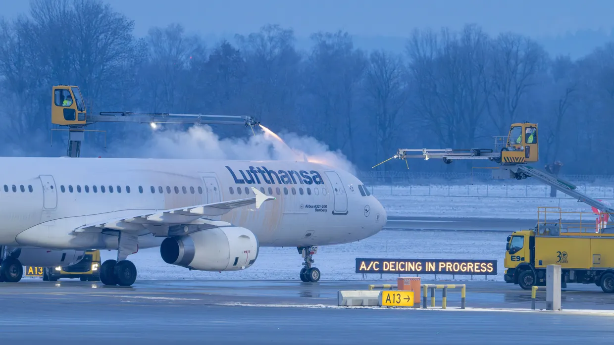 Wegen starken Schneefalls konnten in München keine Flugzeuge starten.