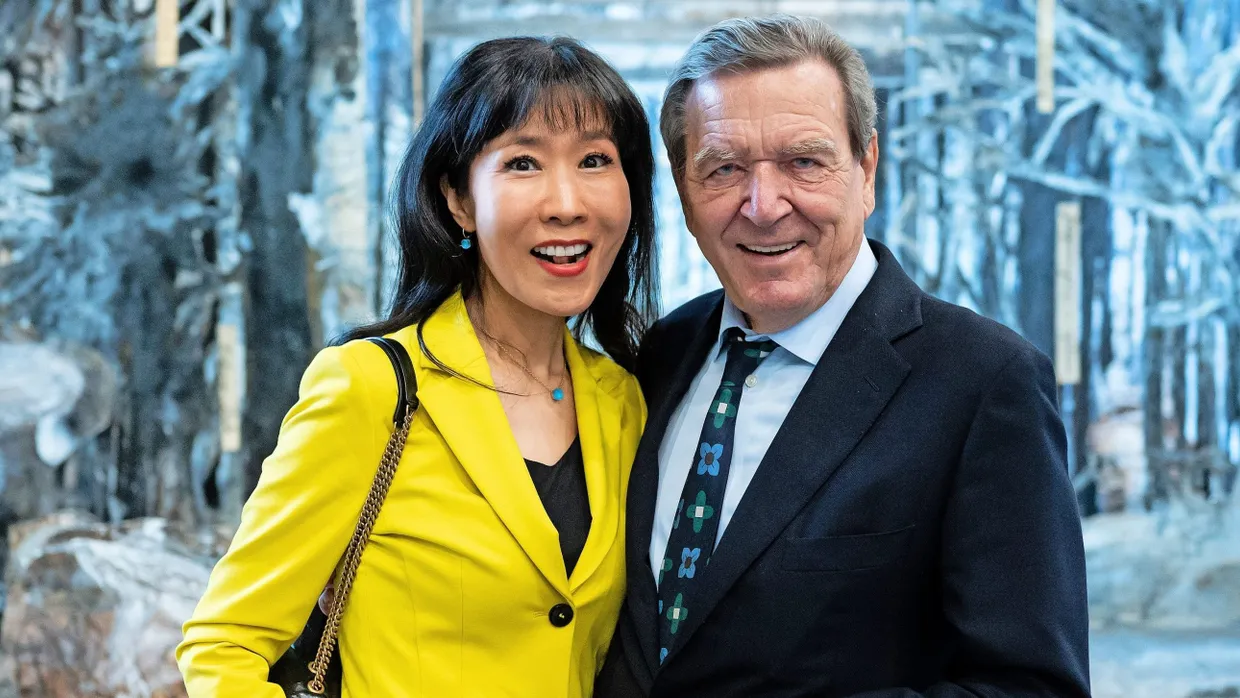 Altkanzler Schröder mit Altkanzler-Gattin Schröder-Kim