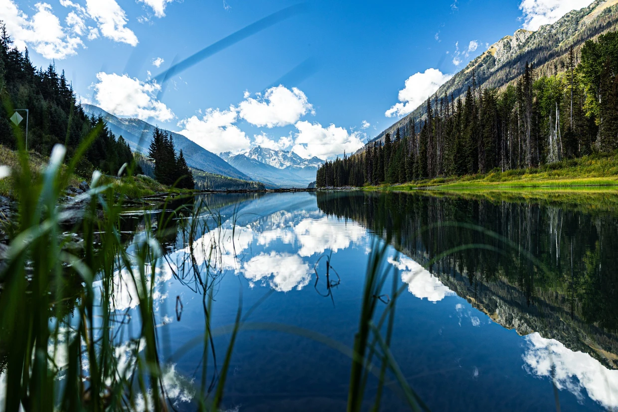 Die Cariboo Region im Westen Kanadas ist gesegnet mit Seen wie diesem.