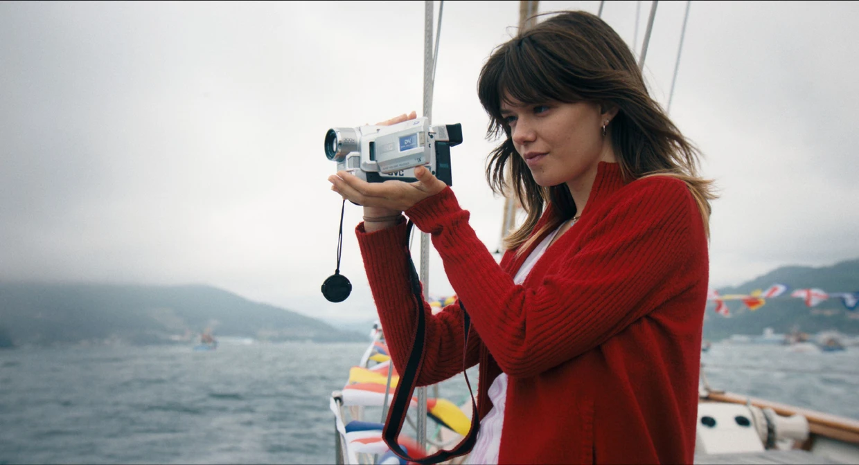 Mit der Kamera die eigene Familiengeschichte entdecken: Szene aus Carla Simóns Film    Piffl Medien