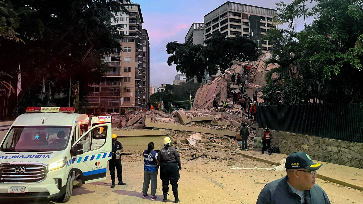 Nach dem Beben suchten Helfer unter den Trümmern eines eingestürzten Hauses in der Hauptstadt Caracas nach Opfer und Überlebenden.