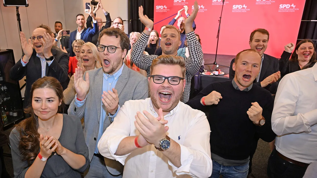 Am Ende eines „unangenehmen Wahlkampfs“: Jubel auf der SPD-Wahlfeier am Sonntag nach der ersten Prognose