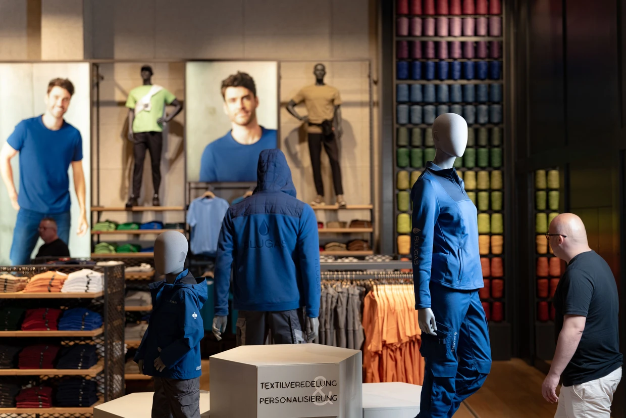 Alltagstauglich: Hosen und Jacken von Strauss werden auch nach Feierabend getragen.