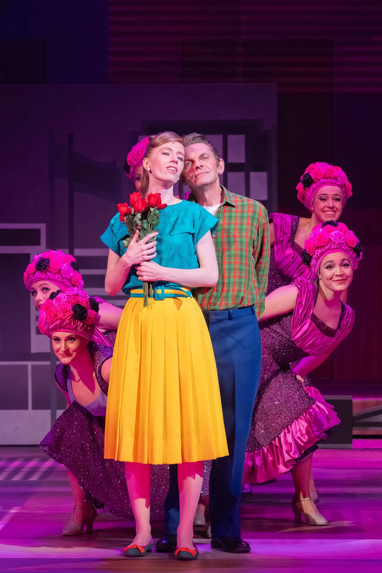 Anne Martha Schuitemaker (Gisela Claus), Hardy Brachmann (Fred Funke) und Tänzerinnen