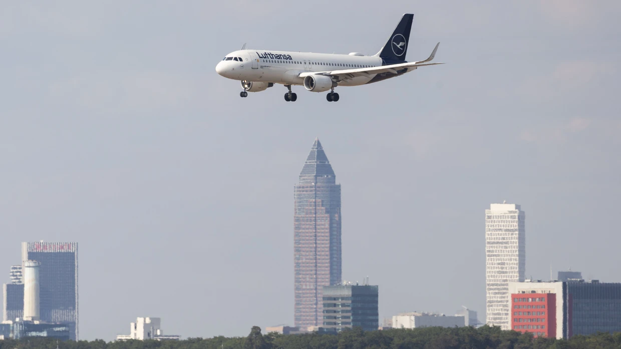 Soll in der Gesamtbilanz gar nicht so schädlich sein: Reisen im Flugzeug