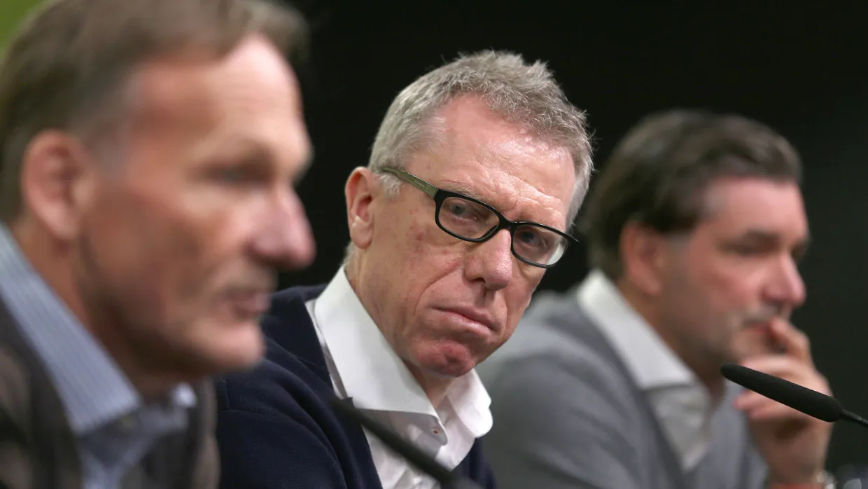Von der Krise in die Krise: Peter Stöger (Mitte) übernimmt nach dem Aus beim 1. FC Köln nun Borussia Dortmund.