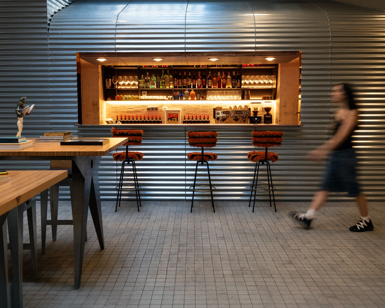 Mit schicker Bar: bei SOLO Contemporary