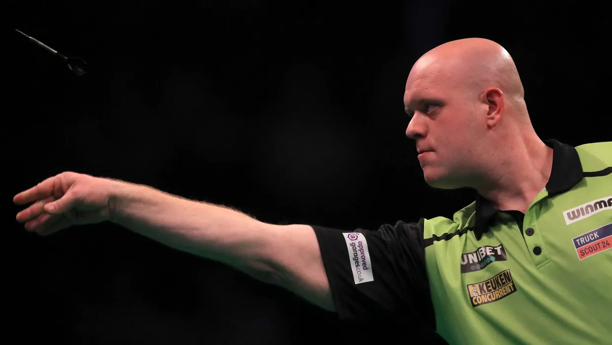 Die letzte Pfeile: Michael van Gerwen wirft in Barnsley.