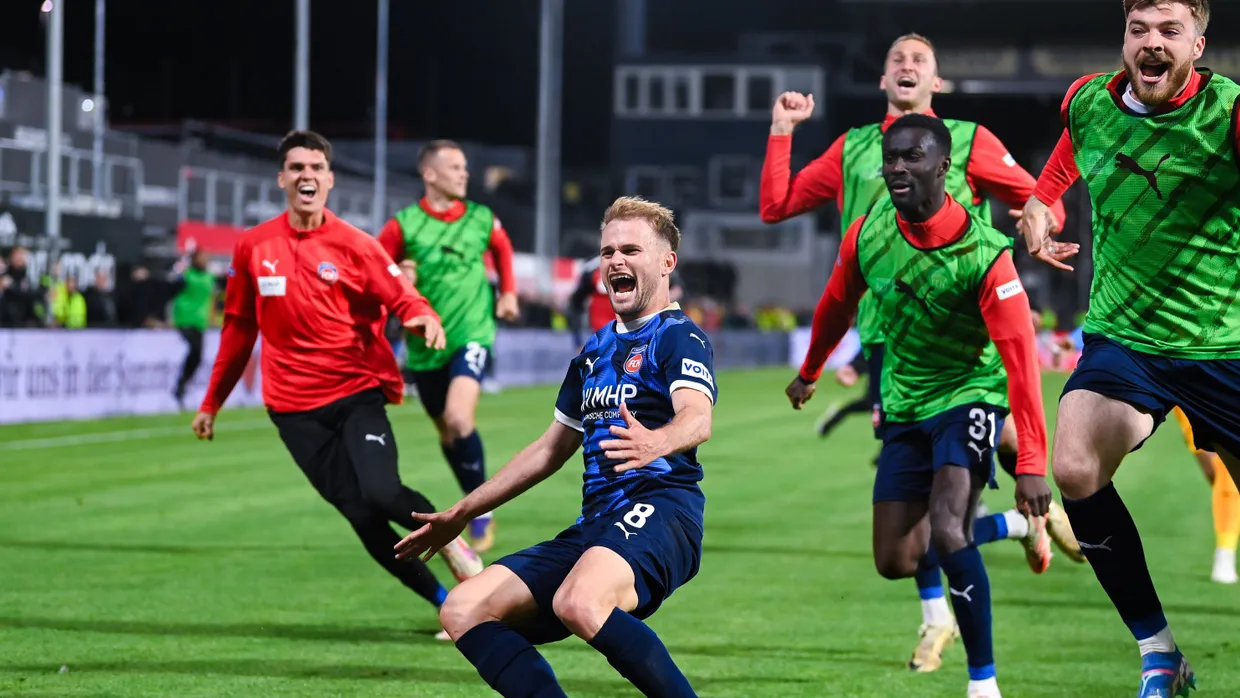 Sein großer Moment: Leonardo Scienza erzielt das Siegtor für den Verbleib in der Bundesliga
