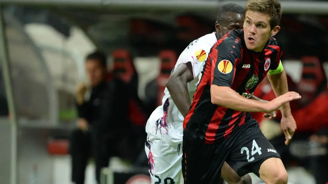 Im Anmarsch auf Wolfsburg: Sebastian Jung, zuletzt Kapitän in Frankfurt, macht demnächst für den VfL Tempo.