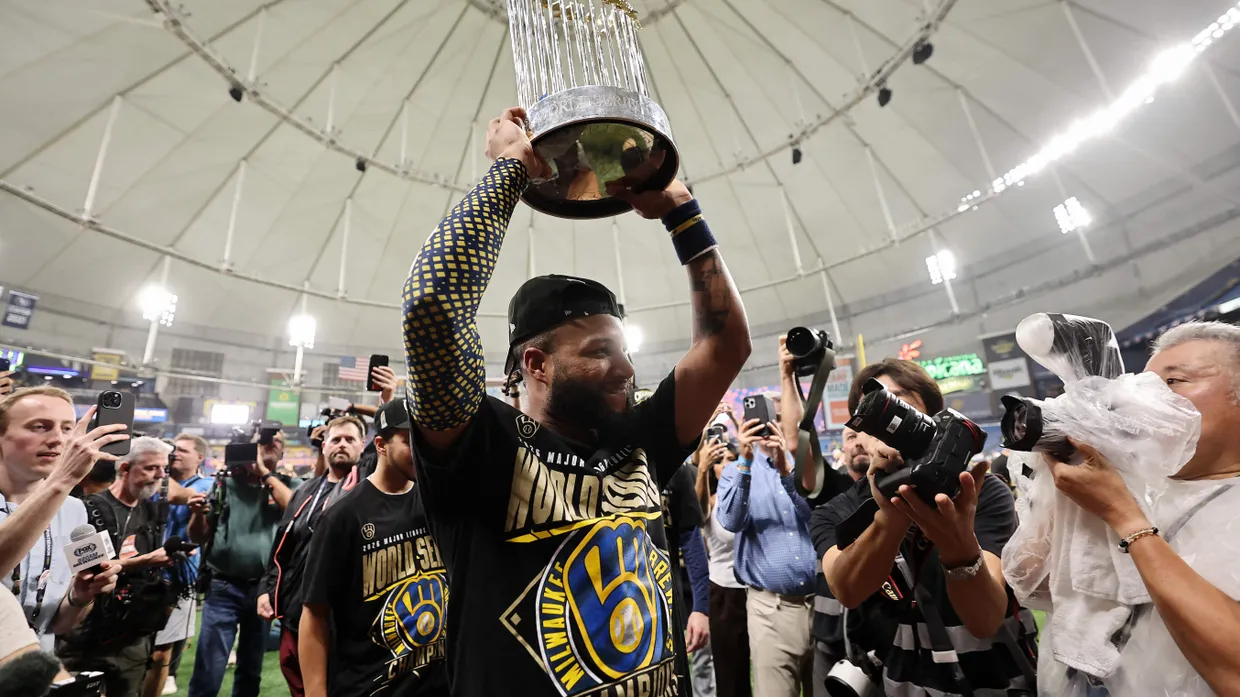 Spieler der Milwaukee Brewers feiern ihren Triumph.