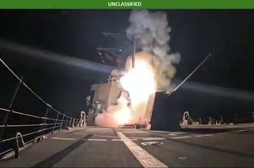 Standbild aus einem Video des US-Verteidigungsministeriums, das den Abschuss einer Rakete gegen IS-Stellungen in Nigeria zeigen soll