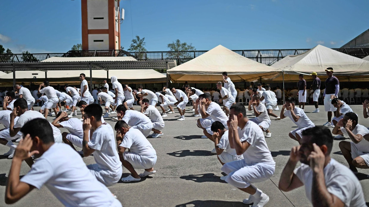 El Salvadors Gefängnisse: „Es ist, als käme man in die Hölle“ | FAZ