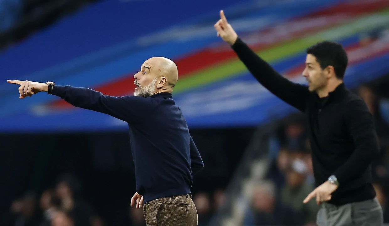 Mikel Arteta (djathtas) dhe Pep Guardiola do të luftojnë për kampionatin anglez me klubet e tyre.