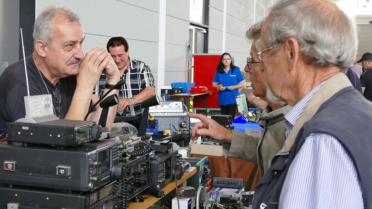 Es geht den funkenden Menschen wie der funkenden Technik: Man altert in Würde.