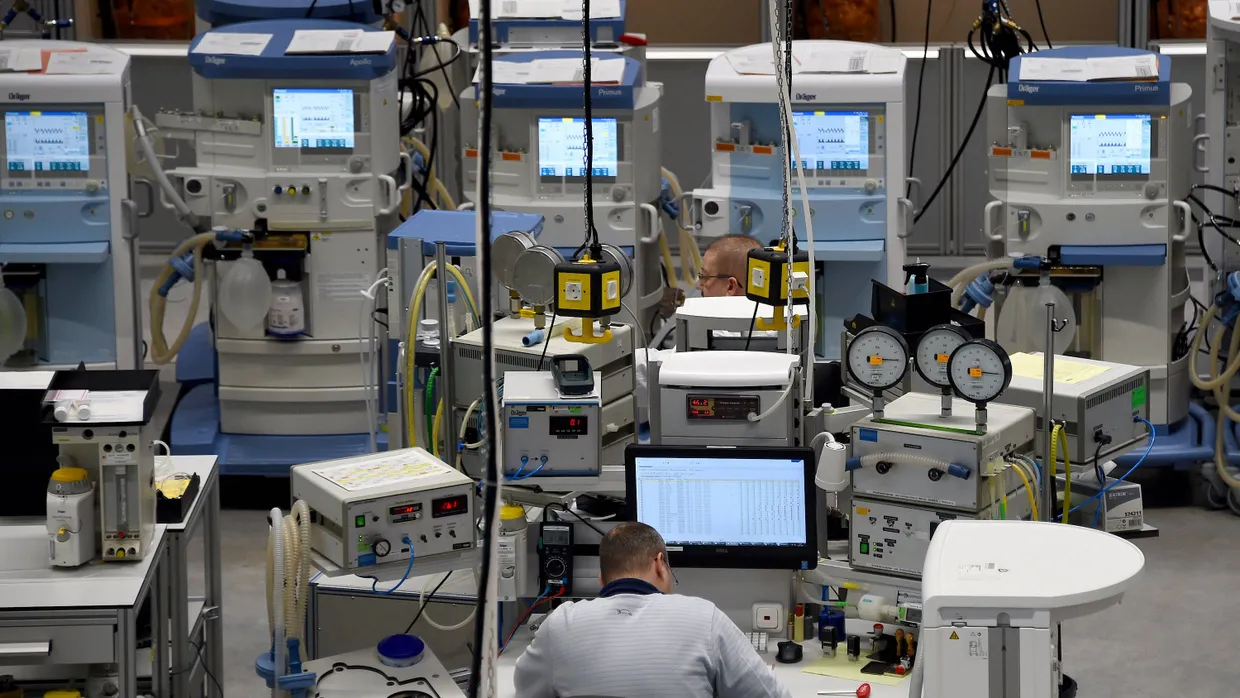 Eine Drägerwerk-Produktionshalle in Lübeck.