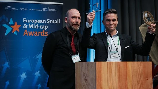 Happy winners: Nordrest CFO Mathias Wikell proudly presents the awards. To the left is Michael Bühring, head of food service.