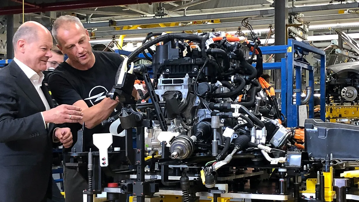 Bundeskanzler Olaf Scholz besucht Angang Juni Opel in Rüsselsheim.