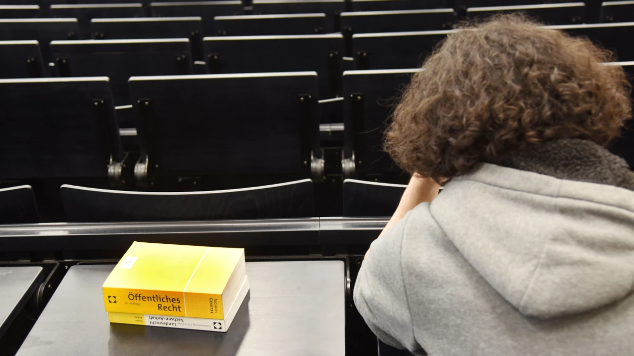 Im Jurastudium ist Knstliche Intelligenz nicht nur Hilfsmittel | FAZ