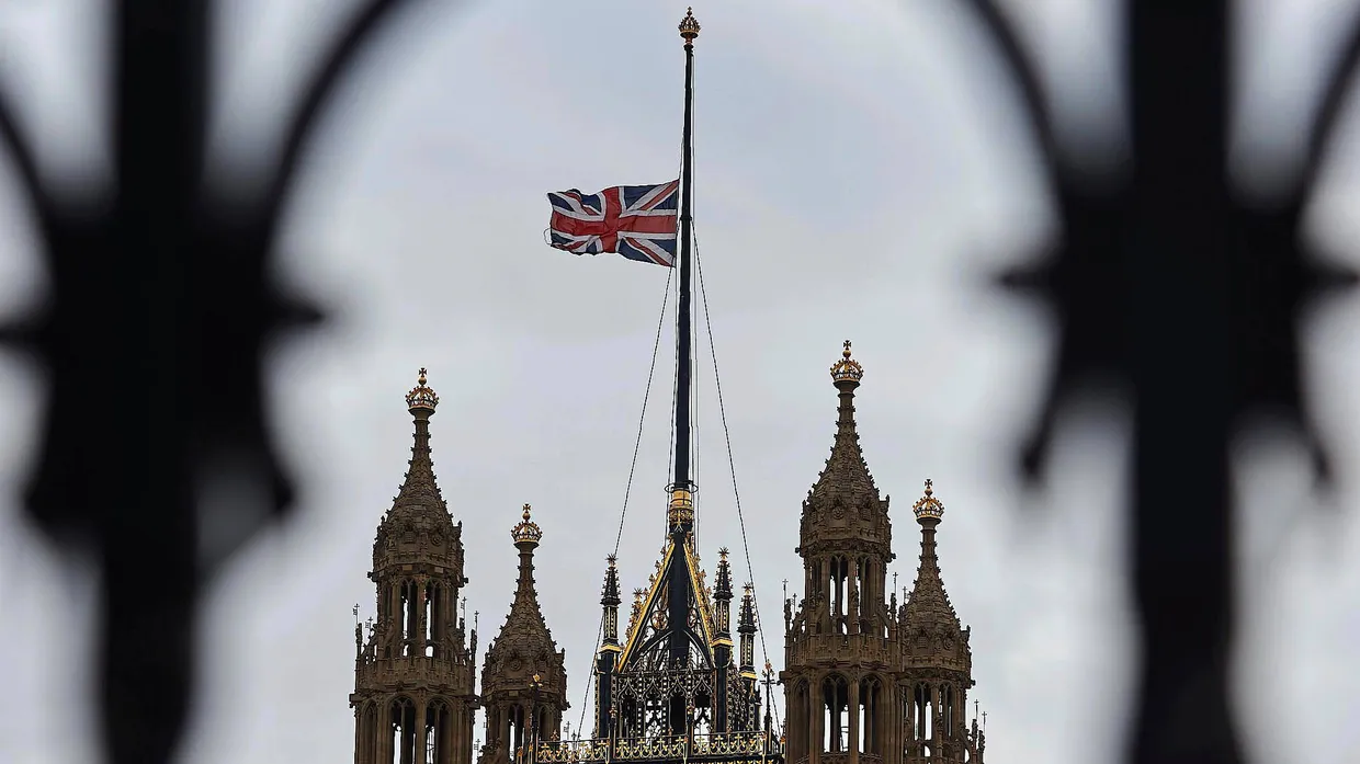 Fahne auf Halbmast in London am Dienstag