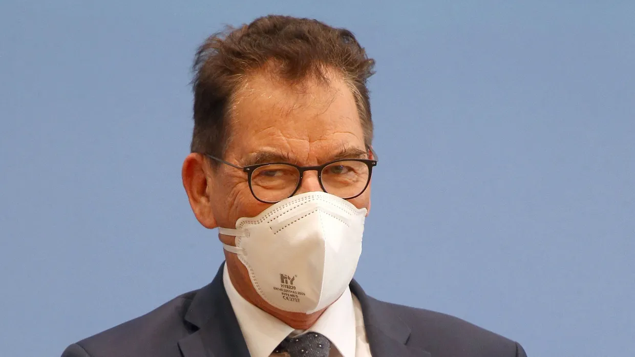 Entwicklungshilfeminister Gerd Müller (CSU) bei der Vorstellung des Weltbevölkerungsberichts 2021 am Mittwoch in Berlin