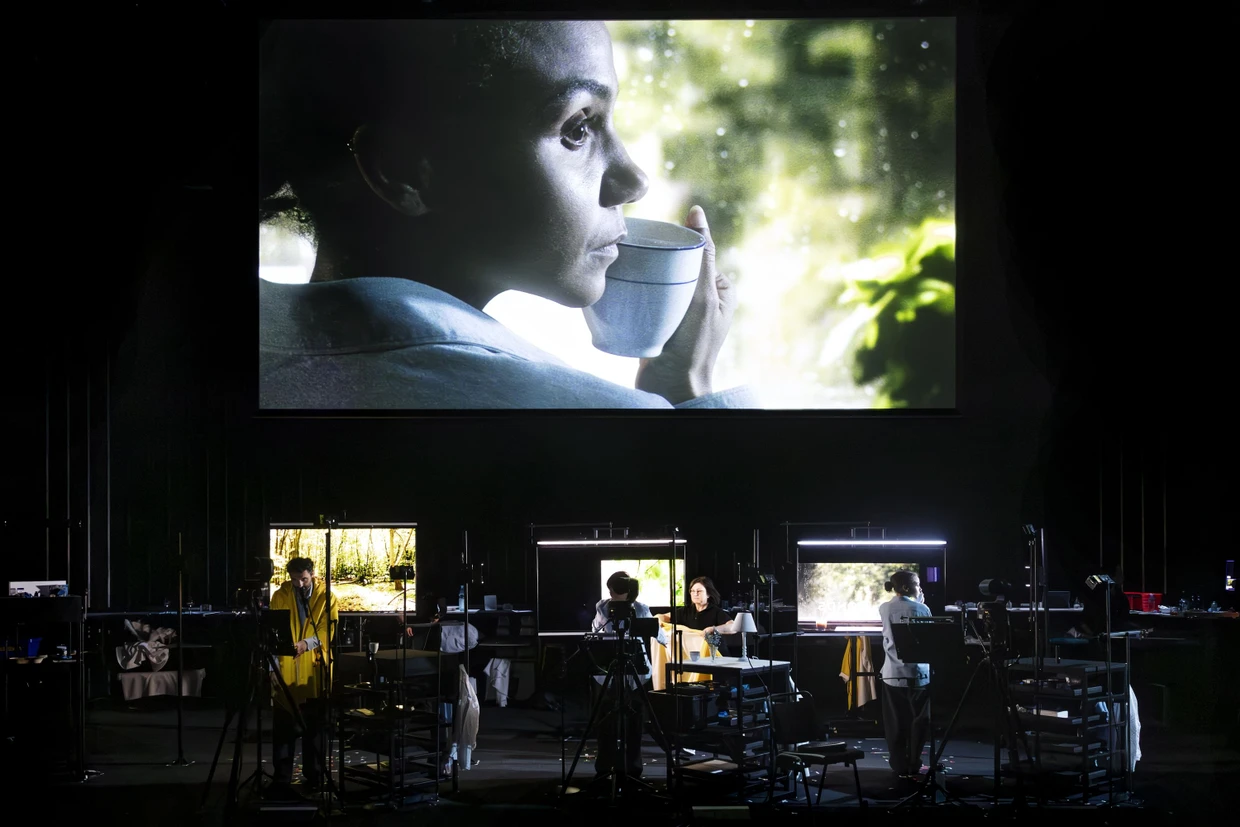 Videohörspiel in Live: Alina Vimbai Strähler.Premiere in „Bluets“