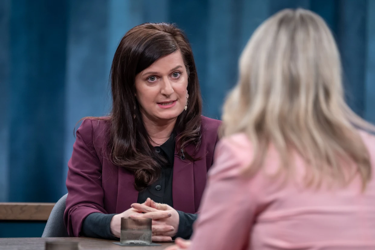 Azadeh Zamirirad erklärte und bewertete die Situation in Iran.