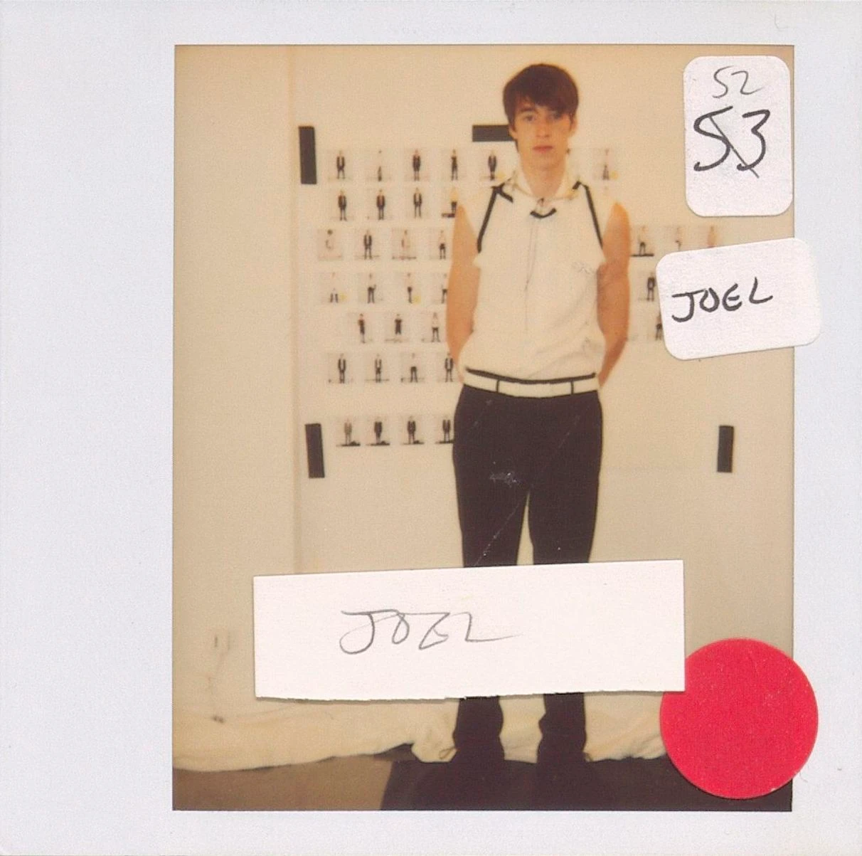 Polaroid vom Fitting im Jahr 2002: Männermodel Joel Frampton in Helmut Lang