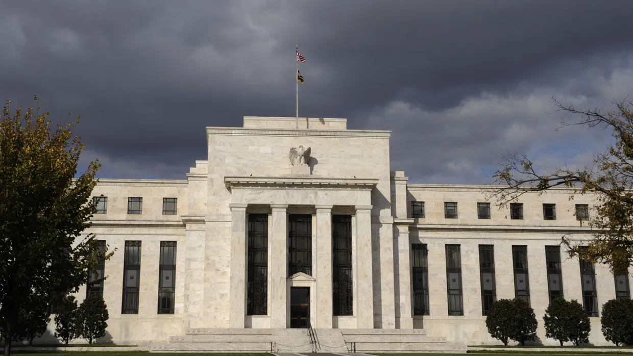 Die US-Notenbank Fed in Washington. Von ihr ging die Zinswende aus, die jetzt Banken in Bedrängnis bringen könnte.