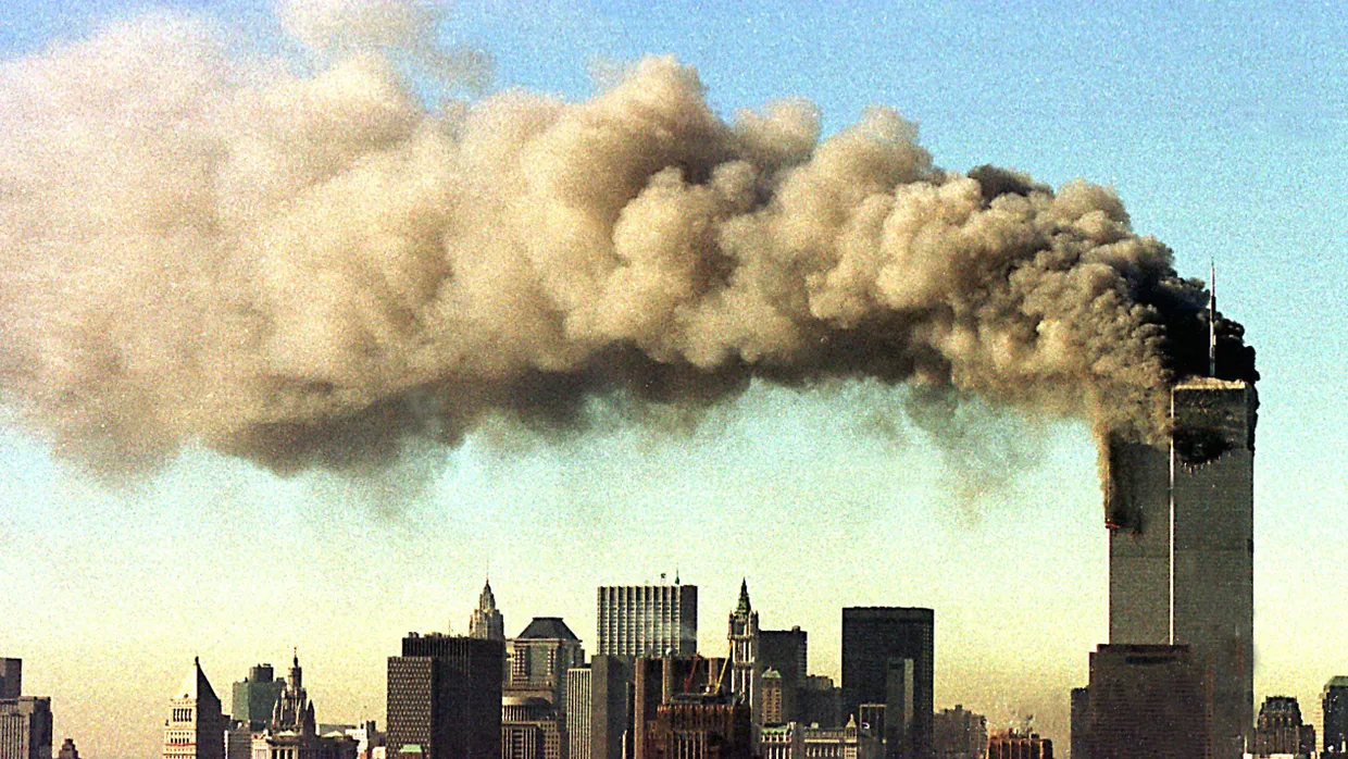 Die Türme des World Trade Center brennen am 11.09.2001 in New York.