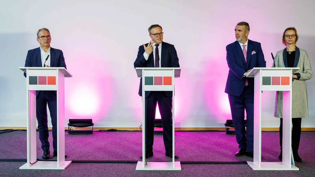 Der Thüringer SPD-Landesvorsitzende Georg Maier, der CDU-Landesvorsitzende Mario Voigt und die BSW-Landesvorsitzenden Steffen Schütz und Katja Wolf am 22. November in Erfurt