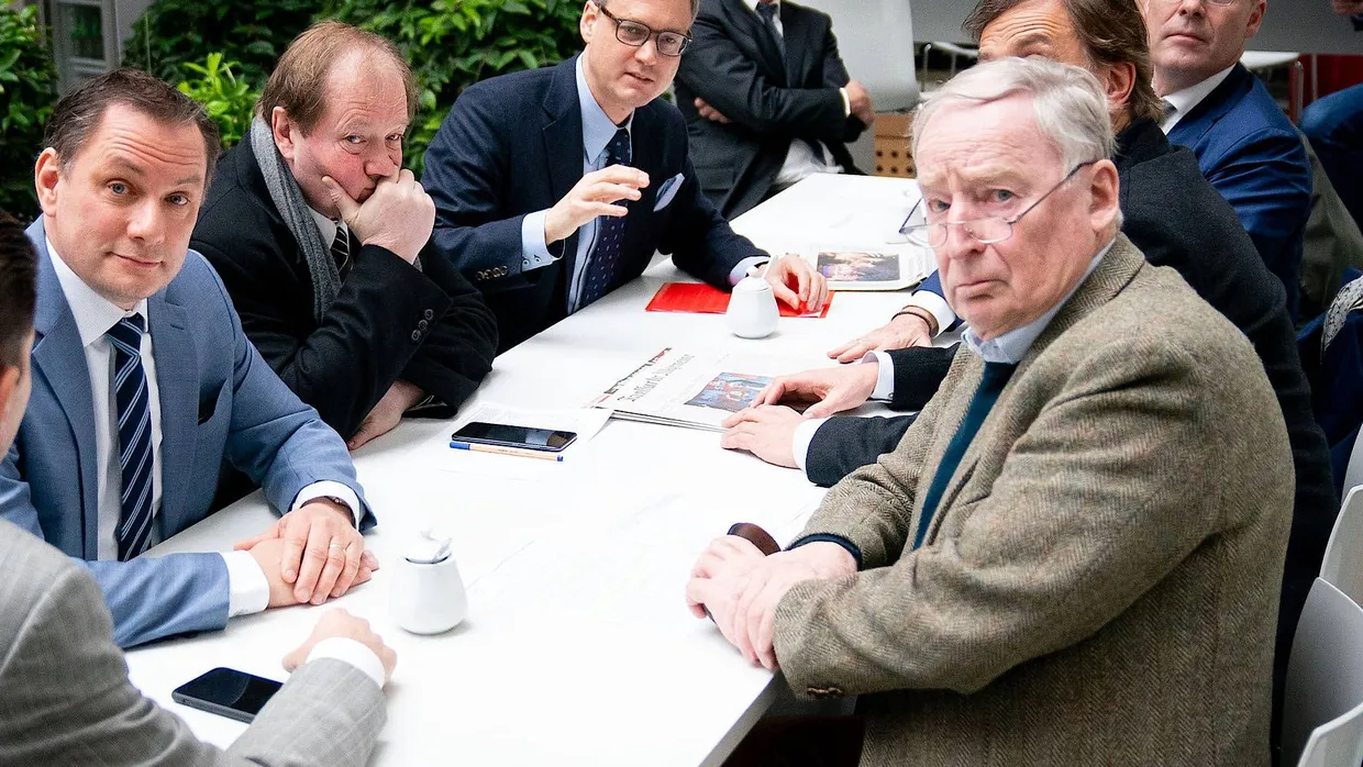 Verunsichert: Tino Chrupalla und Alexander Gauland (beide vorne) am 24. Februar in Berlin