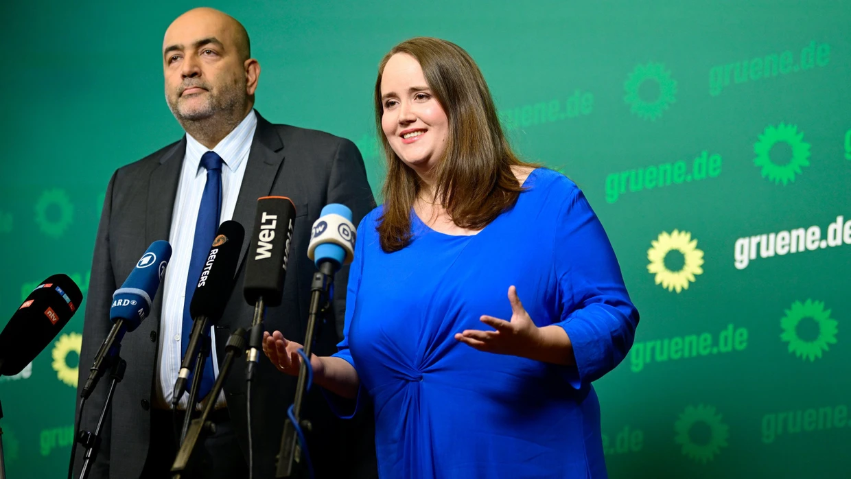 Ricarda Lang und Omid Nouripour bei ihrem Statement am Mittwoch in der Zentrale der Grünen in Berlin.
