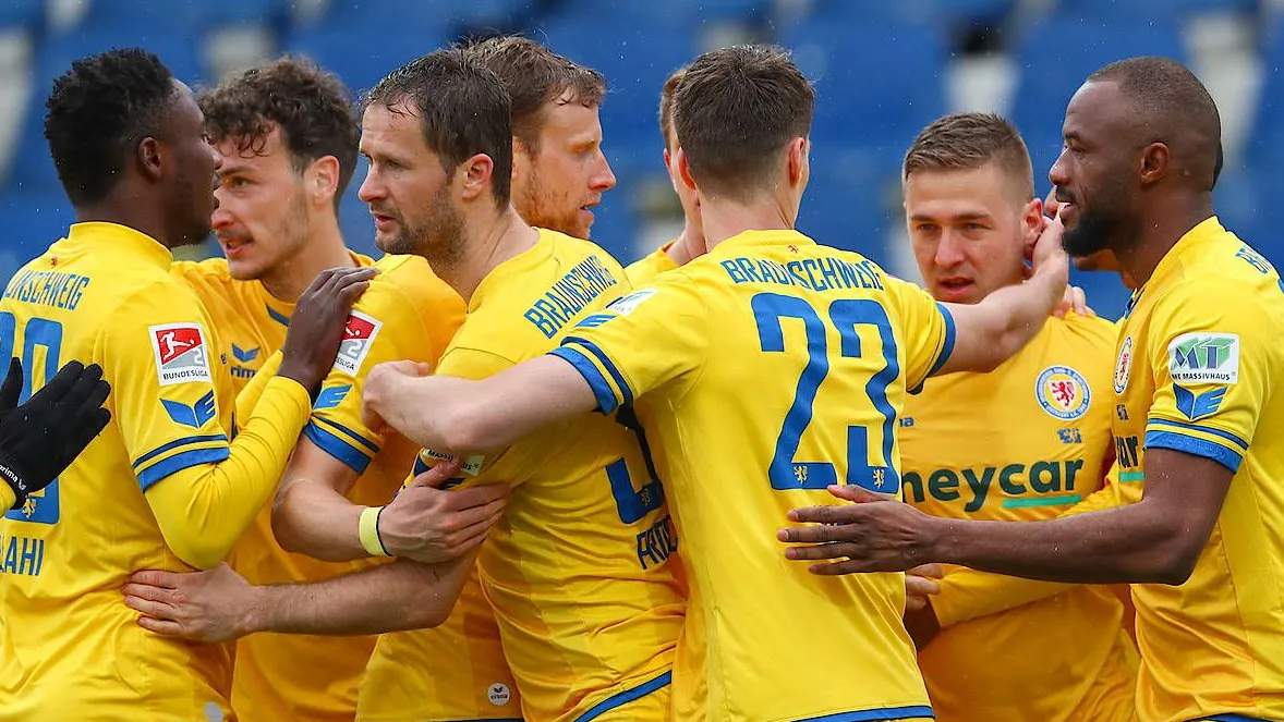 Eintracht Braunschweig setzte sich beim VfL Osnabrück deutlich durch.