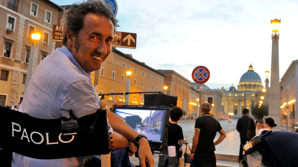Regisseur Paolo Sorrentino (hier am Set seiner Serie „Der junge Papst“ 2015) hat die aktuelle Ausgabe der italienischen Vanity Fair gestaltet.