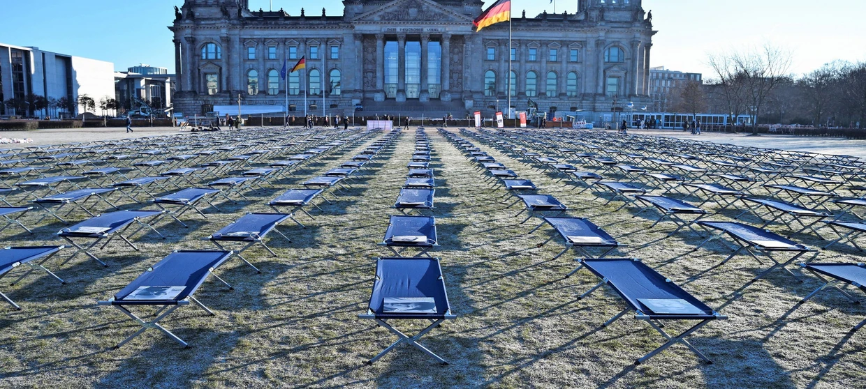 Hospital bed protest in front of the German parliament