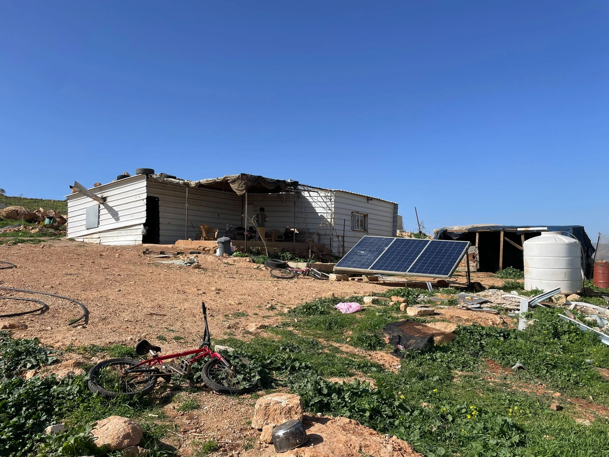 „Wir konnten nicht atmen“: Der angegriffene Verschlag in Scharqa, in dem sich die Schutzaktivisten verbarrikadierten.