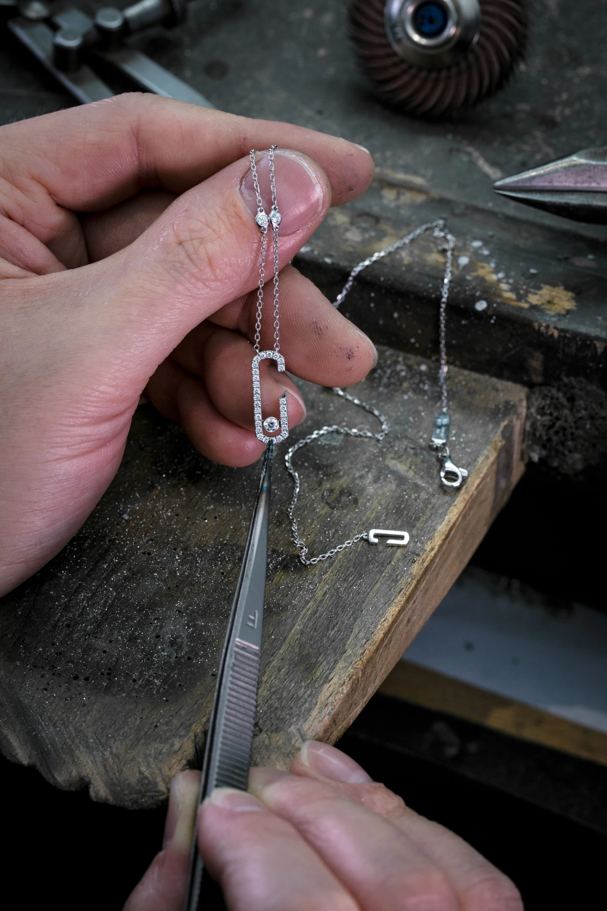 2017: Mit dem Model Gigi Hadid brachte Valérie Messika vor acht Jahren eine Kollektion heraus, dabei war auch diese Kette.