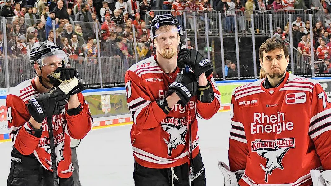 Zufriedene Eishockeyspieler sehen anders aus: Die Kölner Haie scheitern im Viertelfinale an den Adler Mannheim und warten weiter auf den ersten Meistertitel seit 2002.